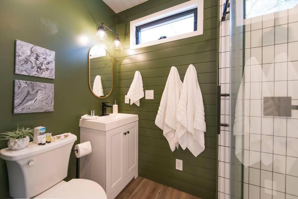Container Home With Rooftop Views And Pickleball-Pecan Grove Bellmead Esterno foto