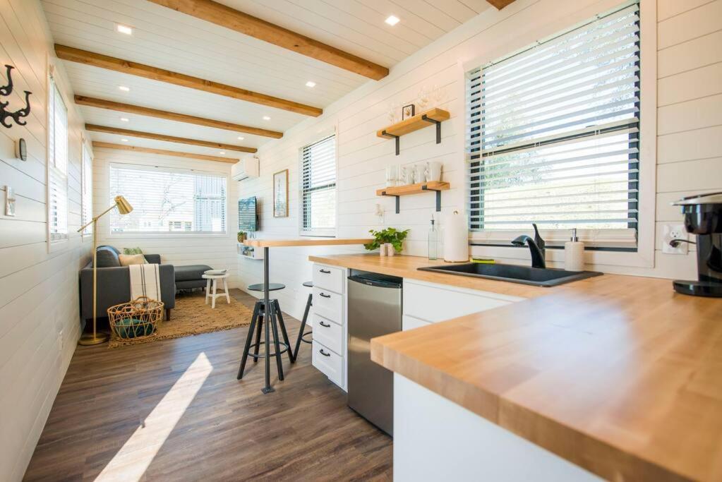 Container Home With Rooftop Views And Pickleball-Pecan Grove Bellmead Esterno foto
