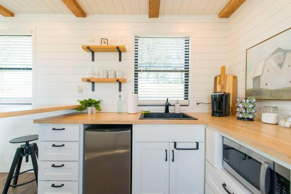 Container Home With Rooftop Views And Pickleball-Pecan Grove Bellmead Esterno foto