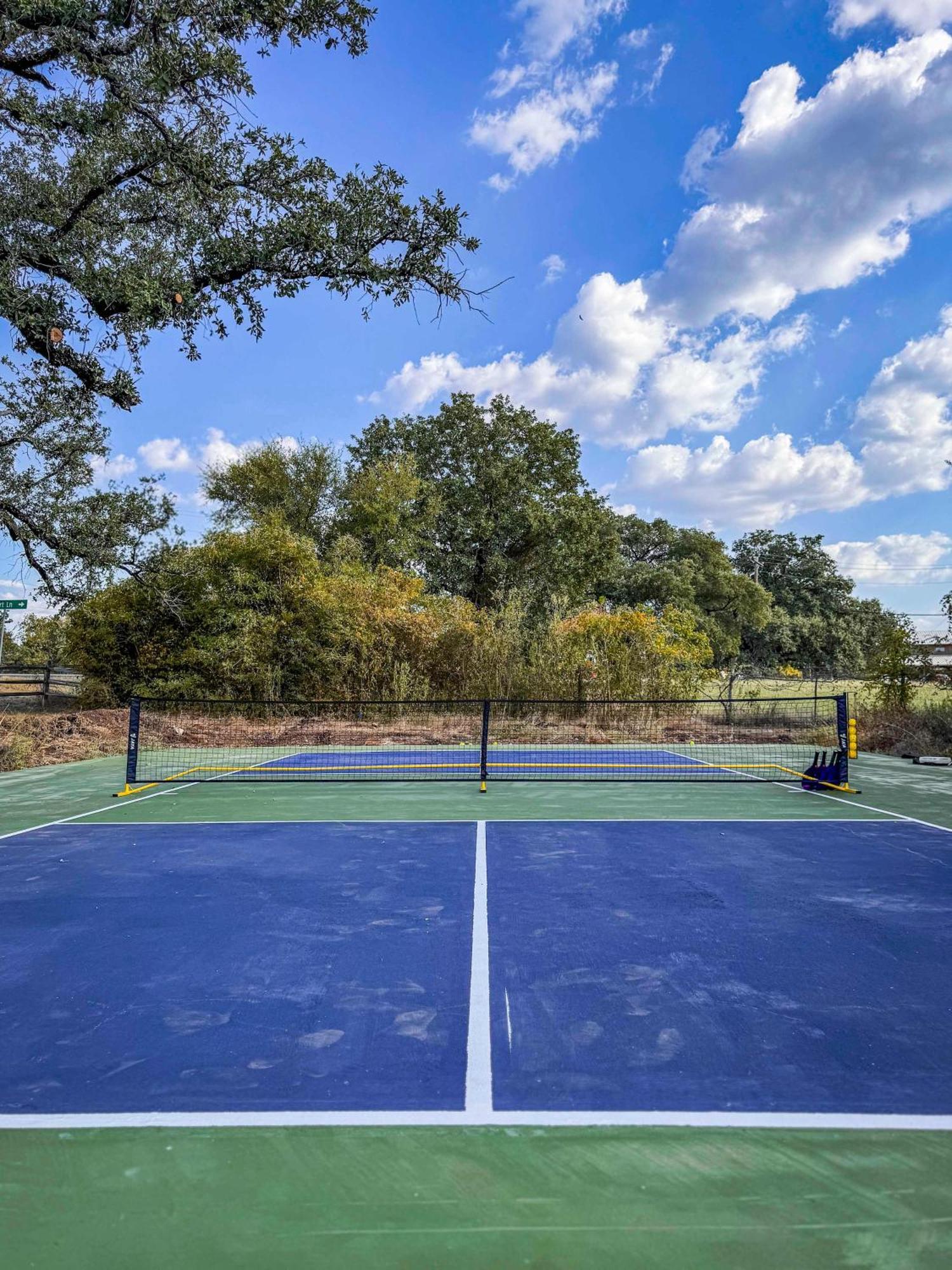 Container Home With Rooftop Views And Pickleball-Pecan Grove Bellmead Esterno foto