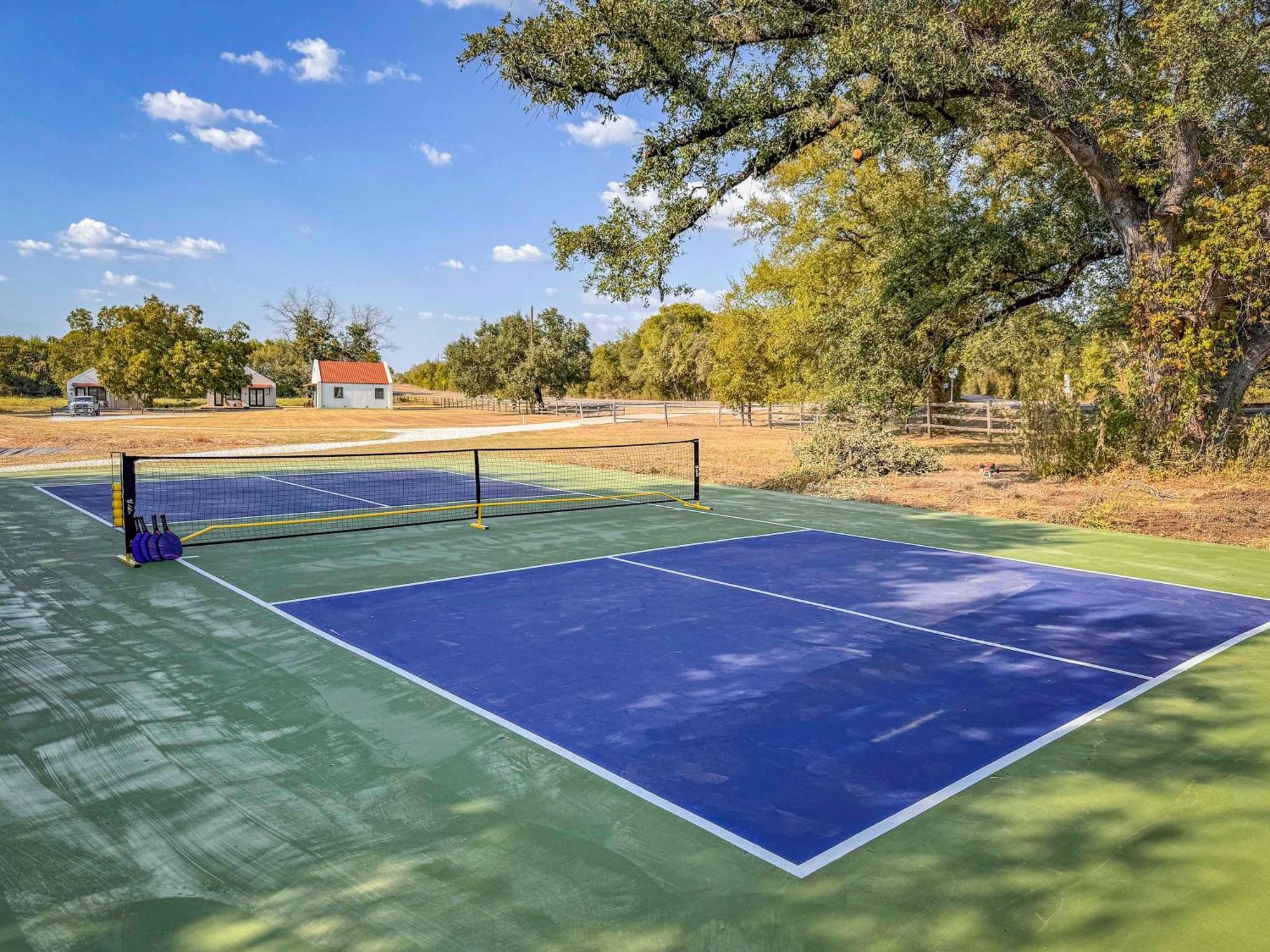 Container Home With Rooftop Views And Pickleball-Pecan Grove Bellmead Esterno foto