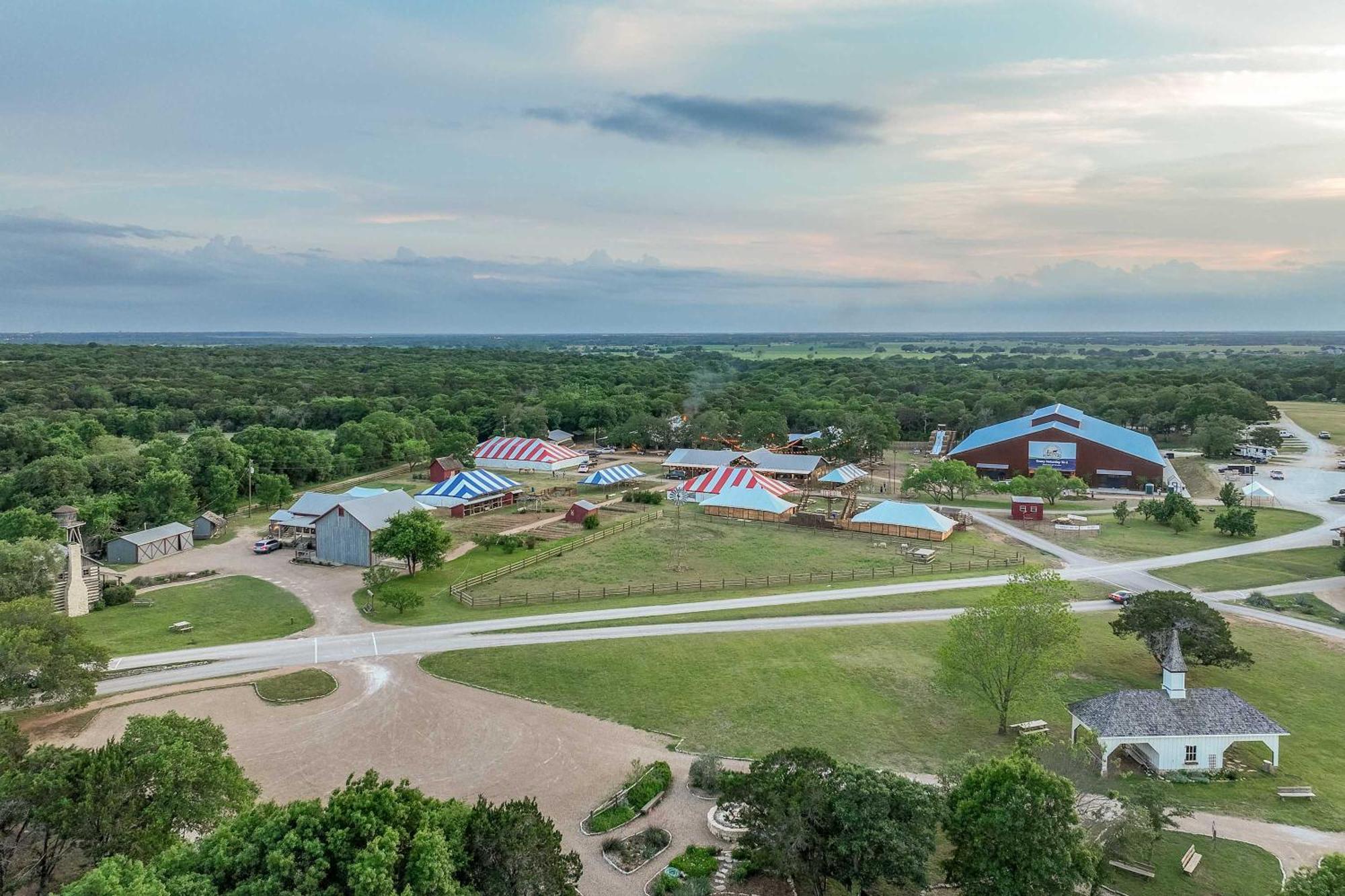 Container Home With Rooftop Views And Pickleball-Pecan Grove Bellmead Esterno foto