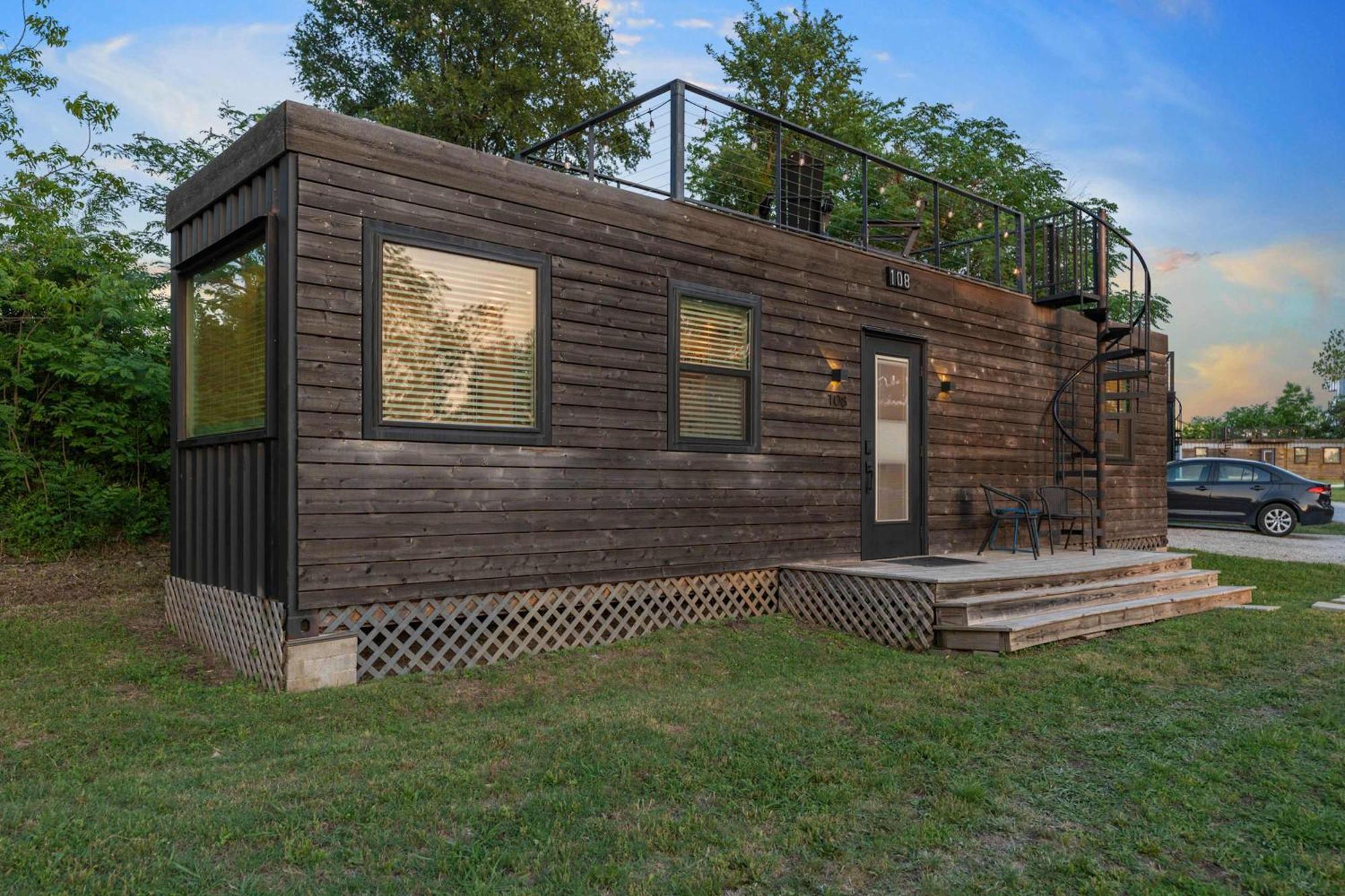 Container Home With Rooftop Views And Pickleball-Pecan Grove Bellmead Esterno foto