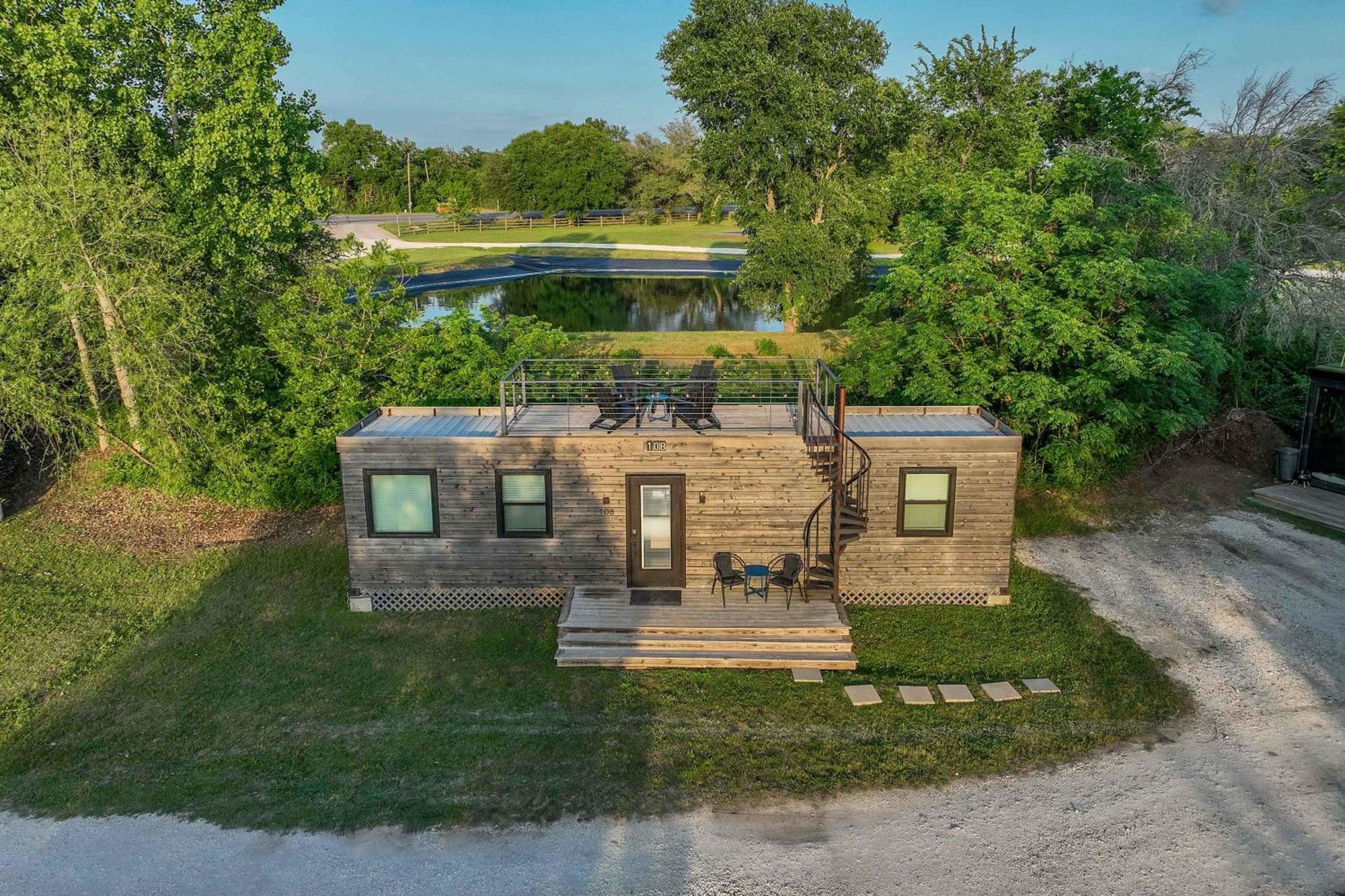 Container Home With Rooftop Views And Pickleball-Pecan Grove Bellmead Esterno foto