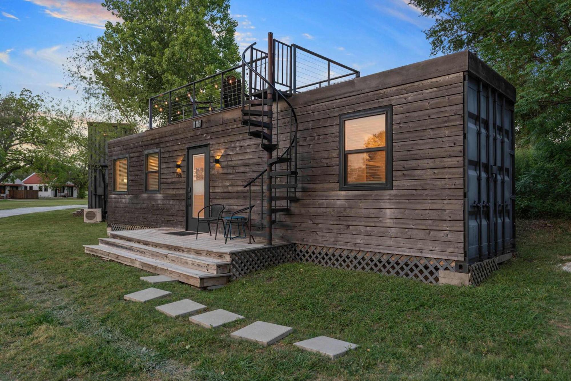 Container Home With Rooftop Views And Pickleball-Pecan Grove Bellmead Esterno foto